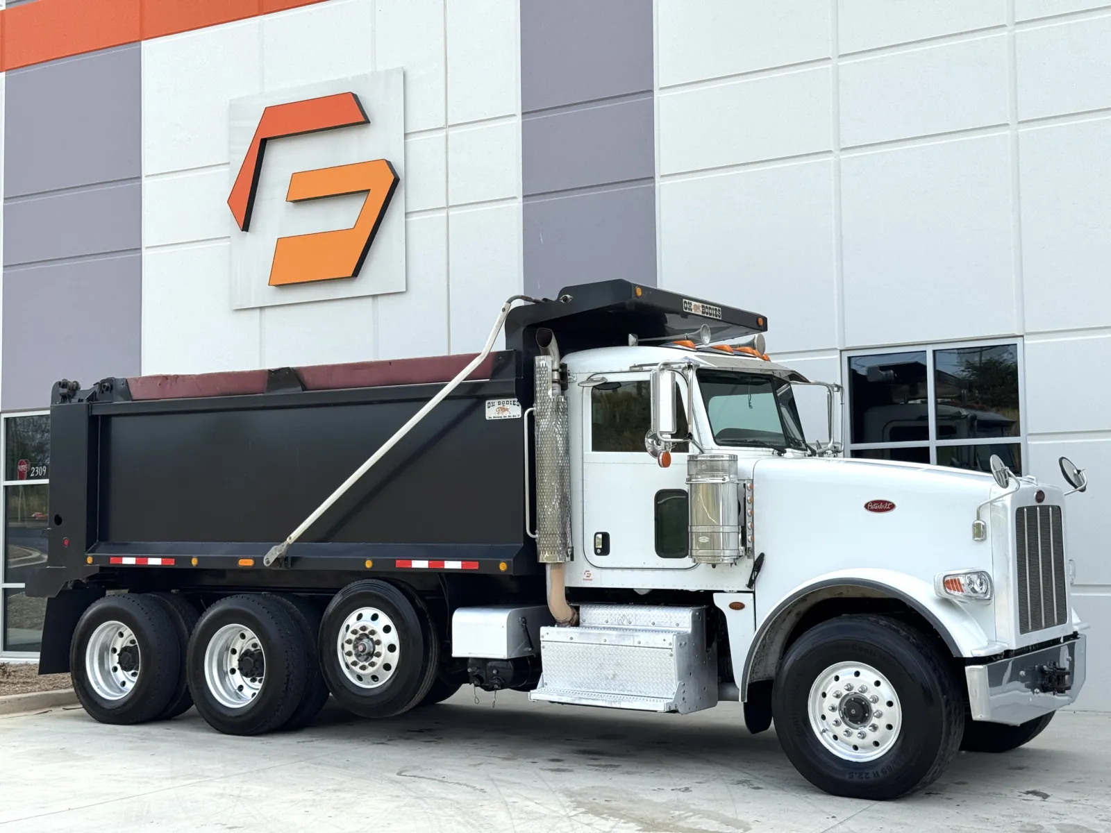 2016 Peterbilt - image 2