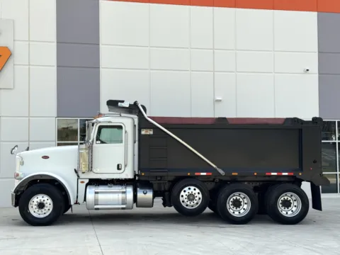 More photos of 2016 PETERBILT 367 at Forge Truck Centers - South Carolina, SC