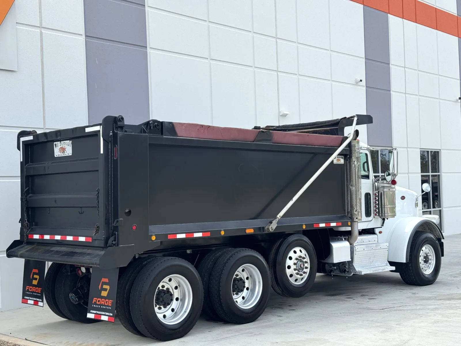 2016 Peterbilt - image 6