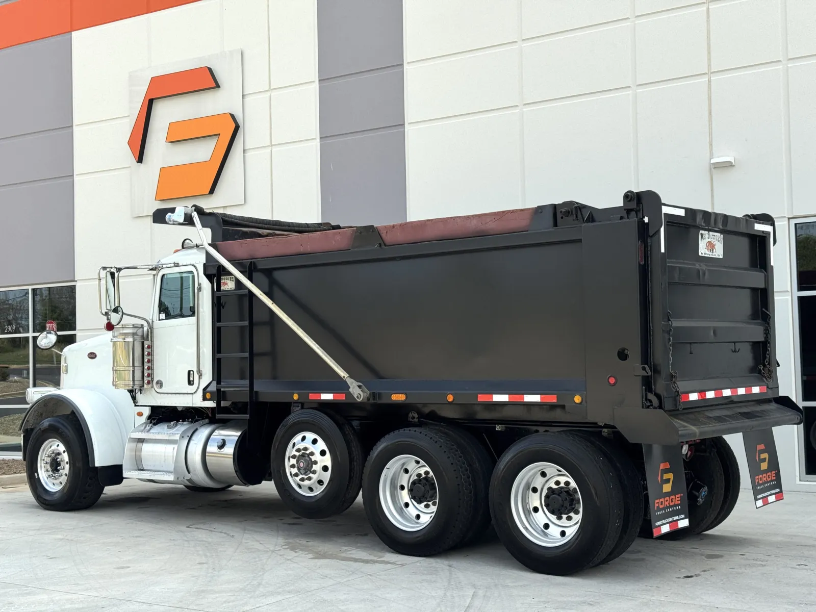 2016 Peterbilt - image 7