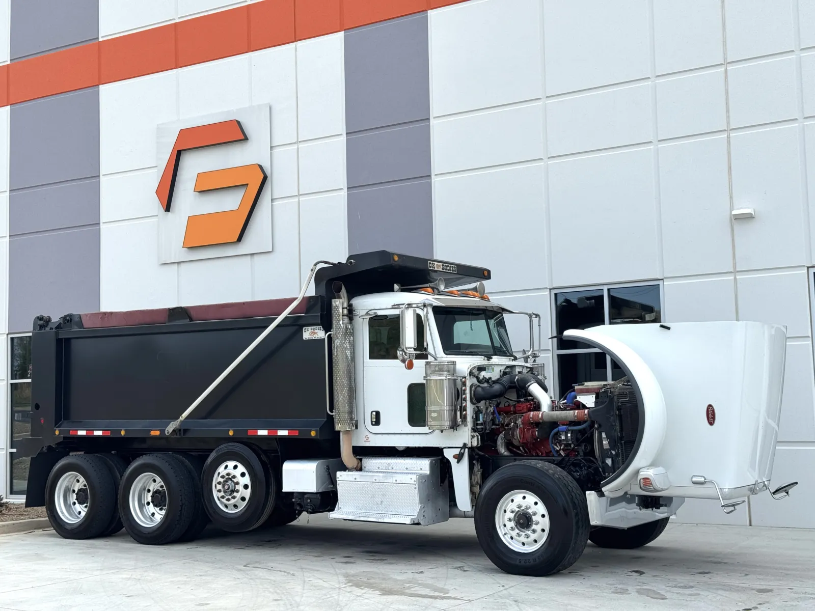 2016 Peterbilt - image 10