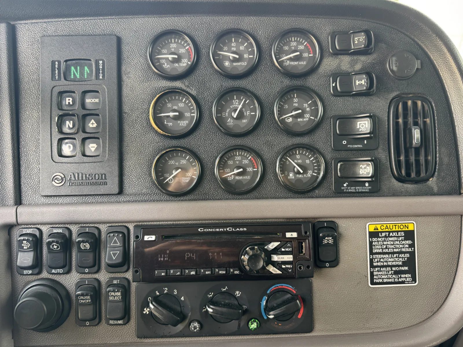 2016 Peterbilt - image 19