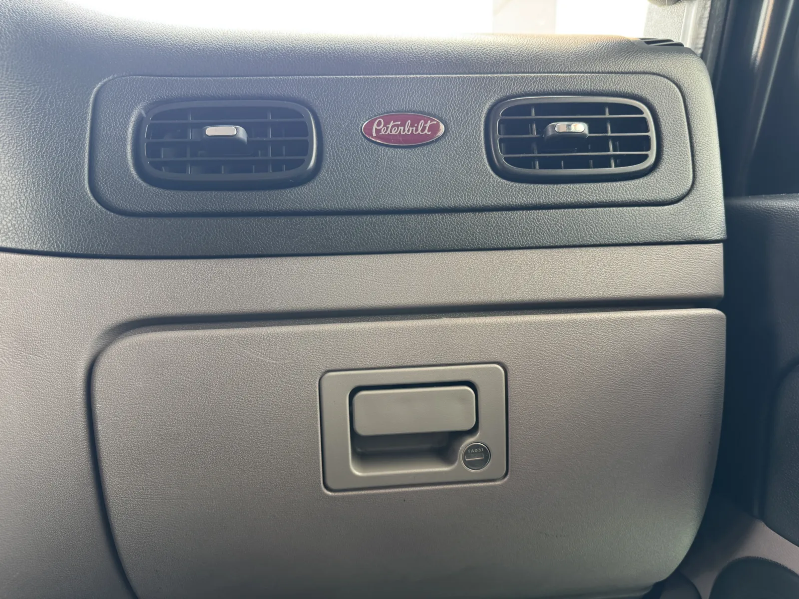 2016 Peterbilt - image 20