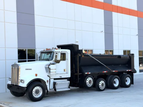 Another view of 2001 KENWORTH W900 for sale in Greer, SC at Forge Truck Centers - South Carolina