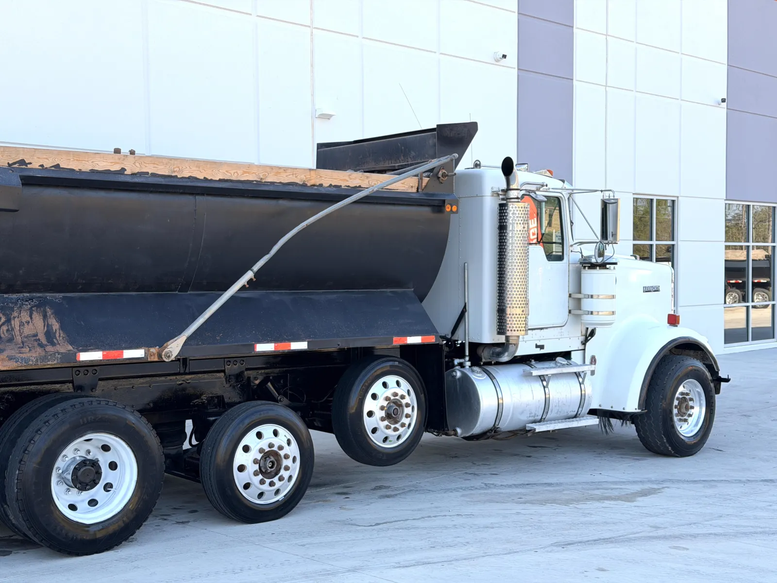 2001 Kenworth W900 - image 8