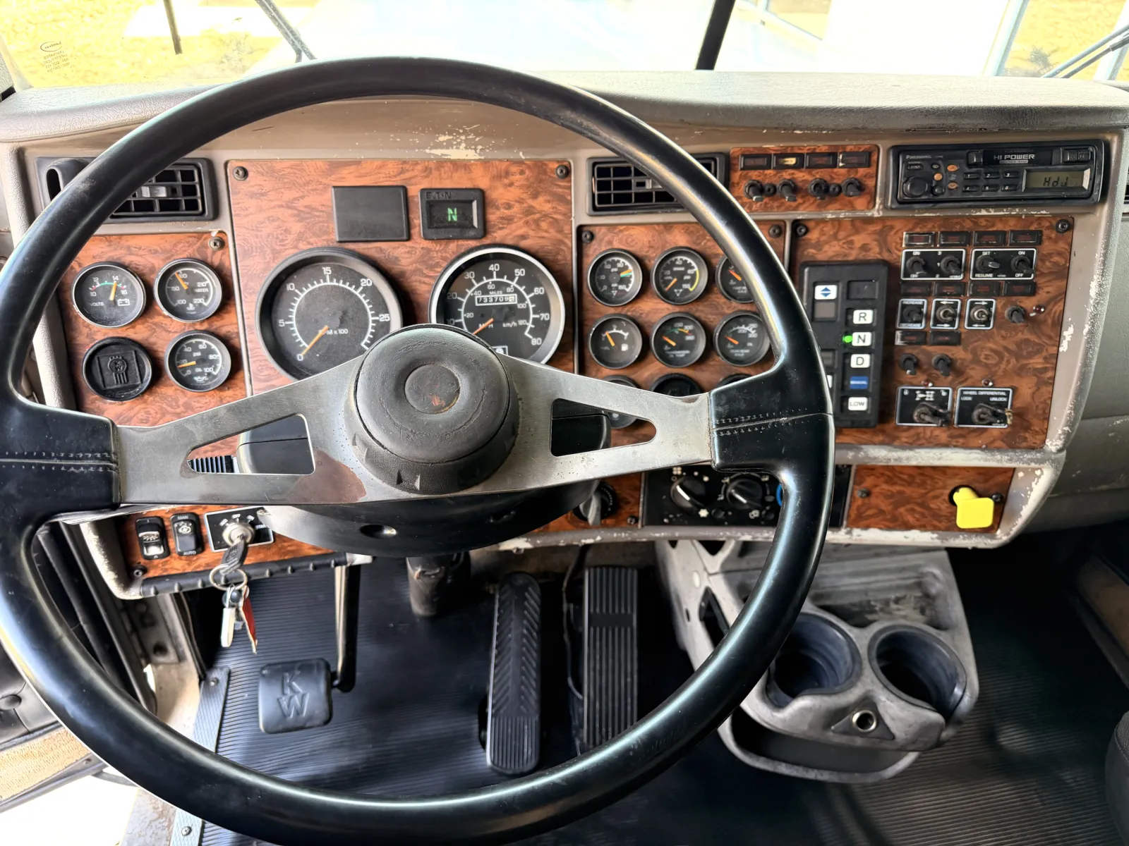 2001 Kenworth W900 - image 17