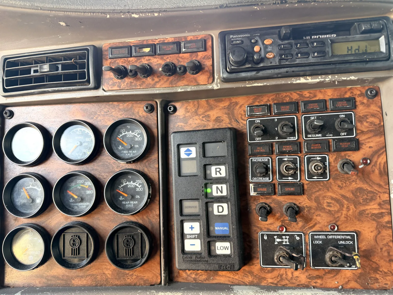 2001 Kenworth W900 - image 19