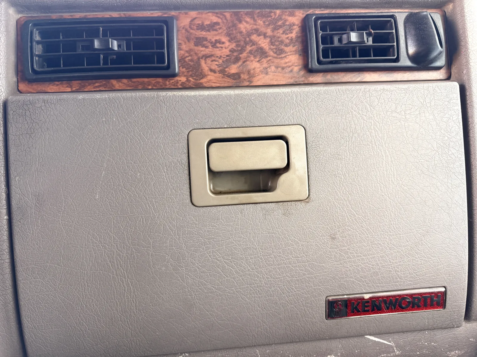 2001 Kenworth W900 - image 20