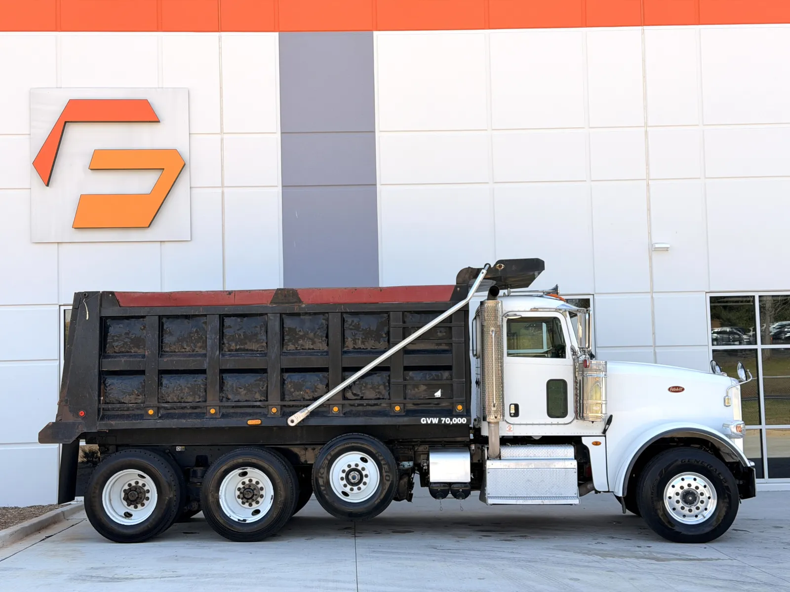 2016 Peterbilt - image 4