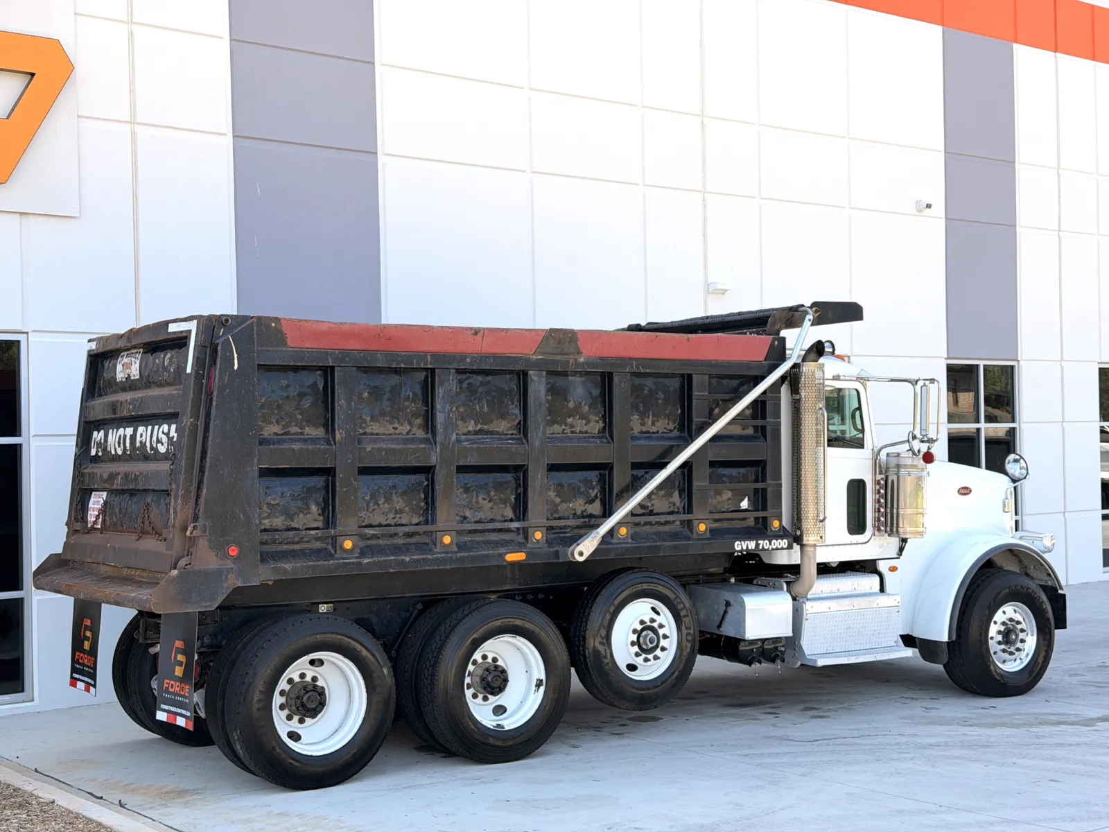 2016 Peterbilt - image 6