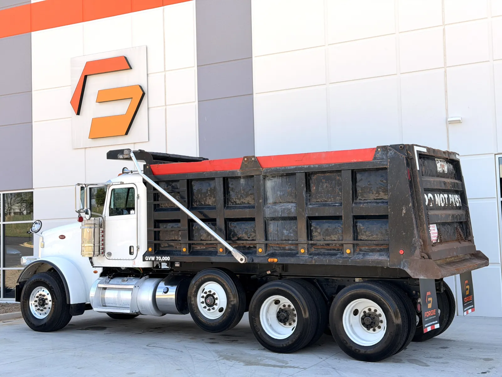 2016 Peterbilt - image 7