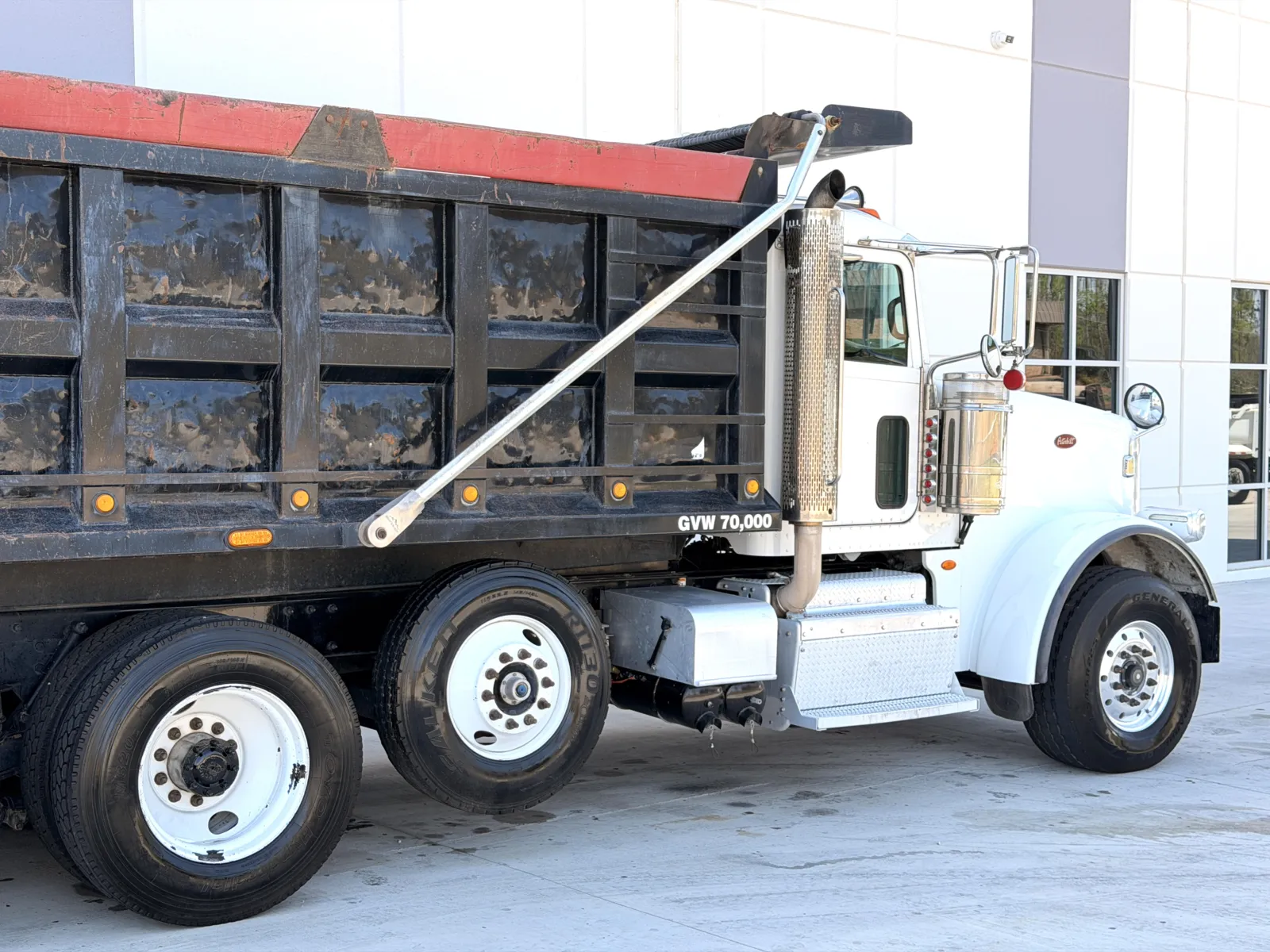 2016 Peterbilt - image 8