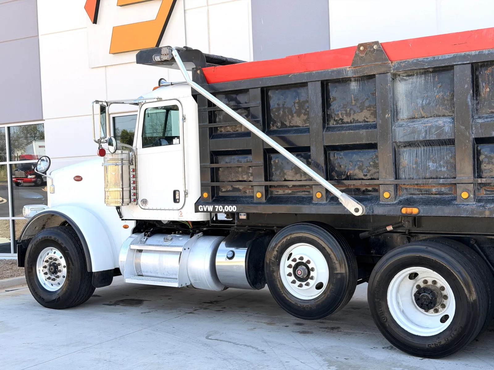 2016 Peterbilt - image 9