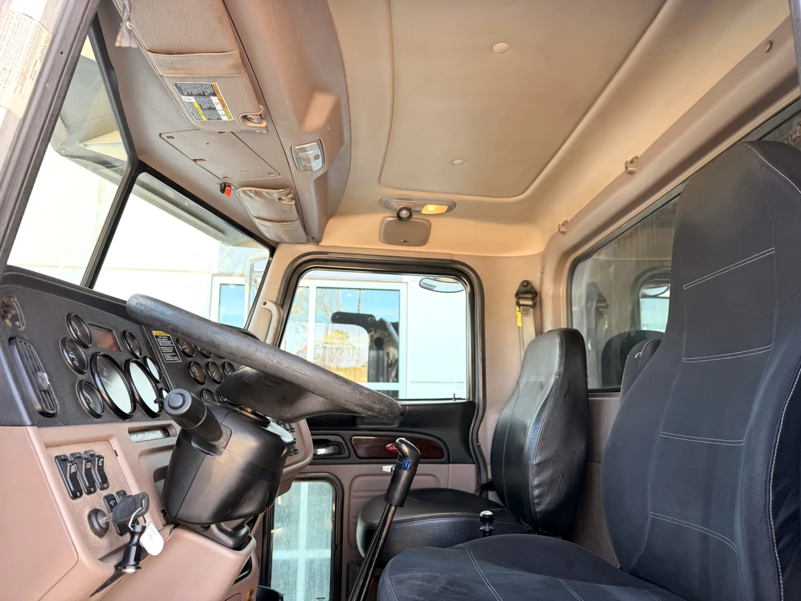 2016 Peterbilt - image 15