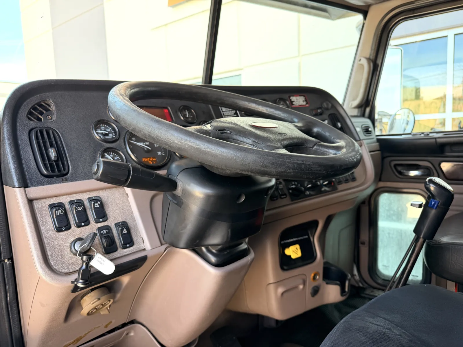 2016 Peterbilt - image 16