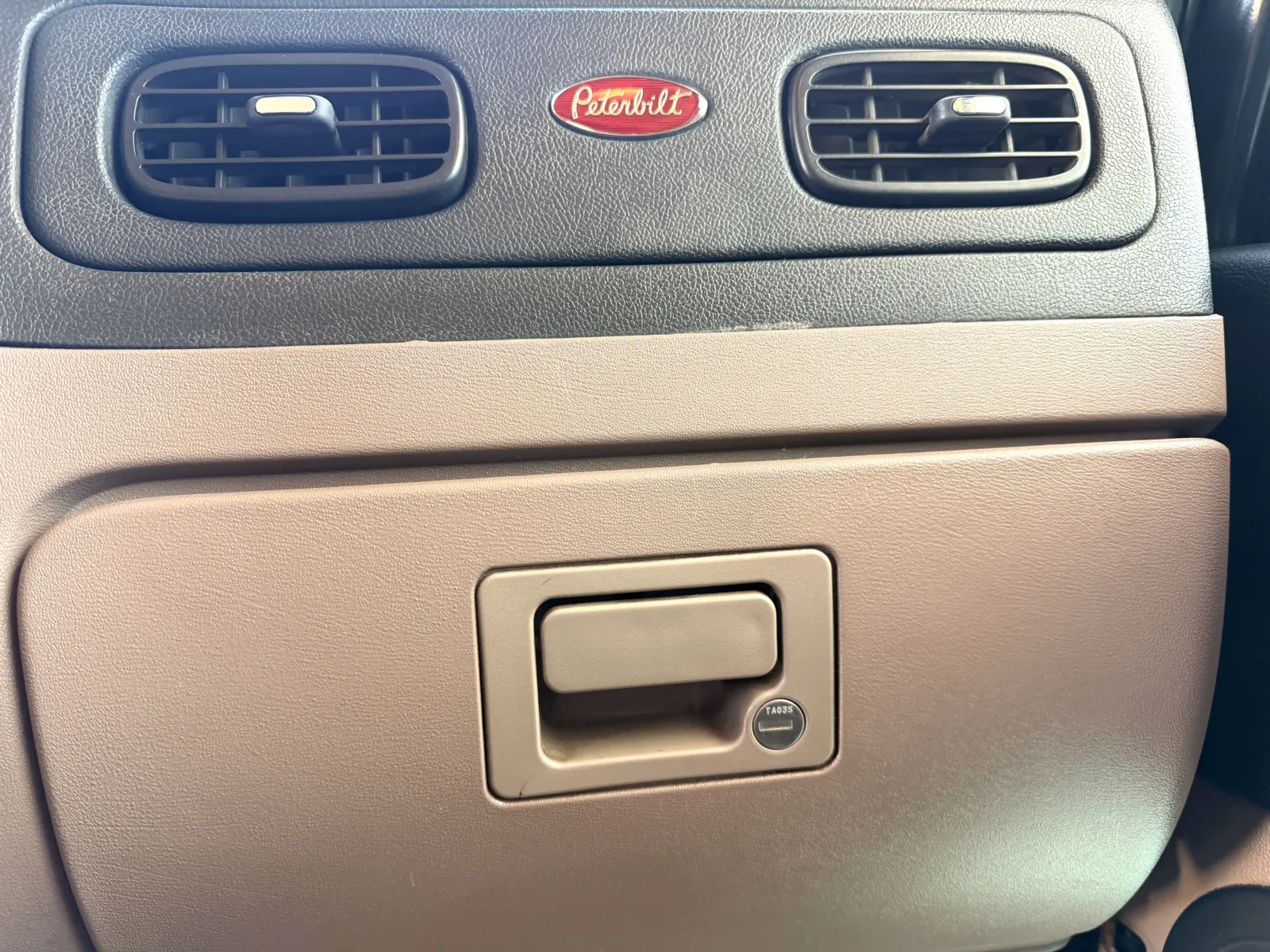 2016 Peterbilt - image 20