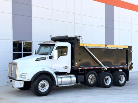 Another view of 2016 KENWORTH T880 for sale in Greer, SC at Forge Truck Centers - South Carolina