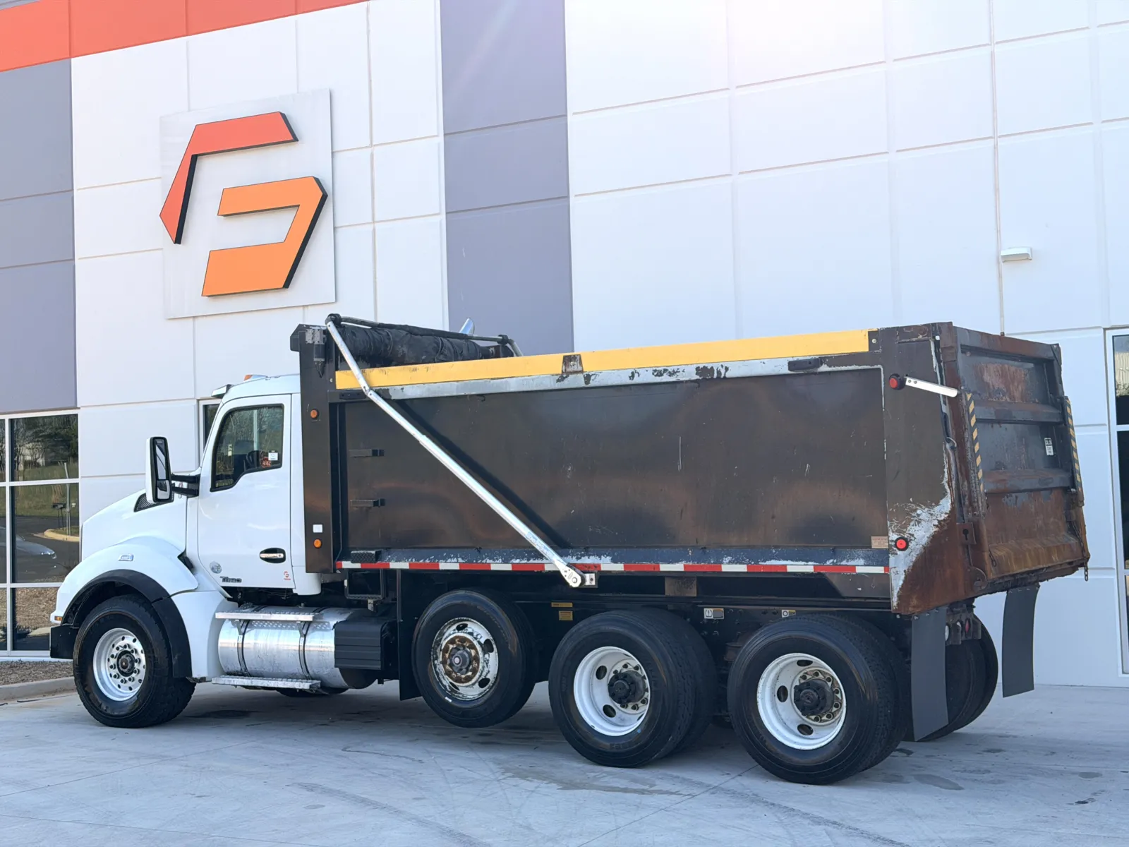 2016 Kenworth T880 - image 7