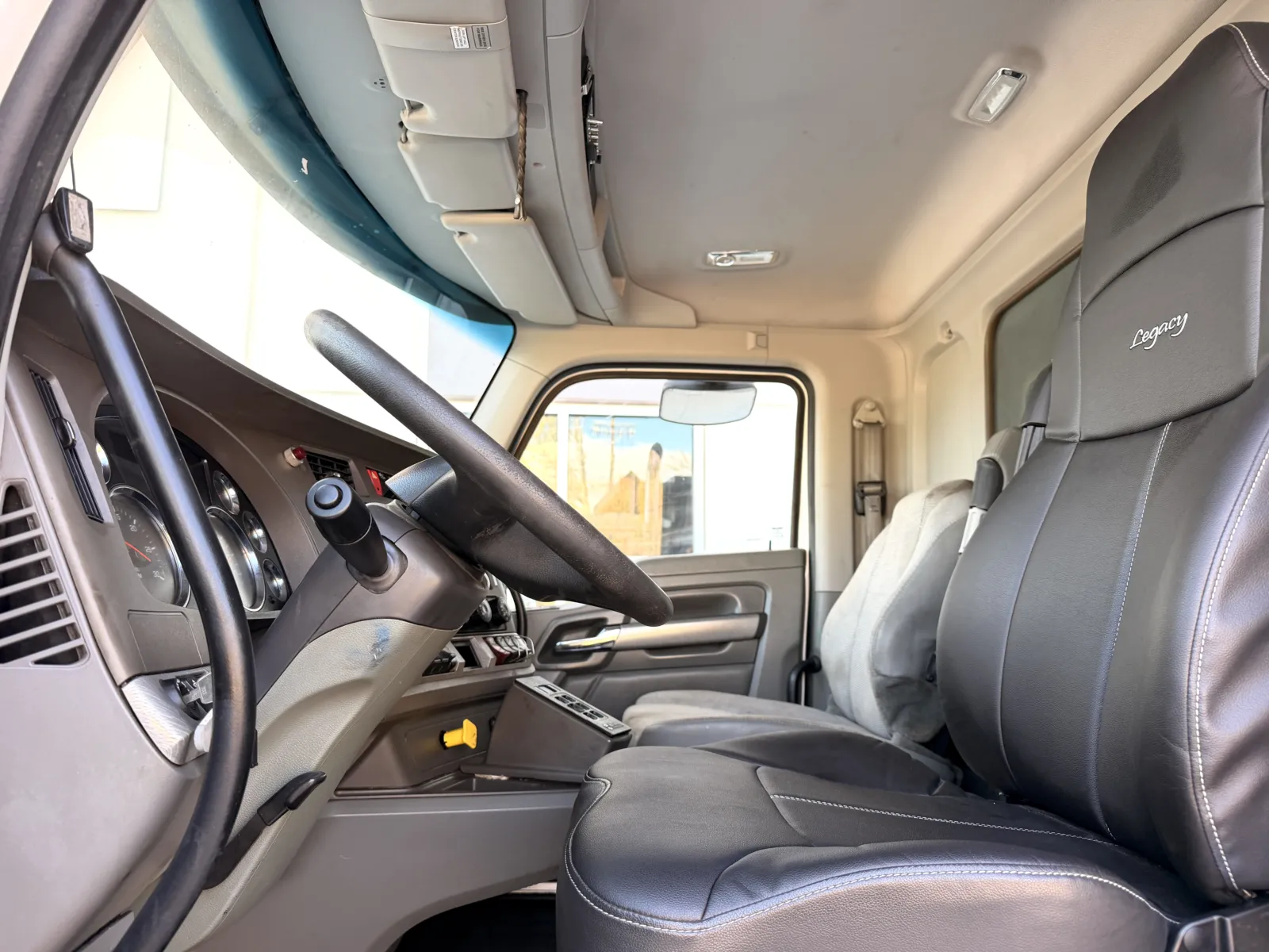 2016 Kenworth T880 - image 15