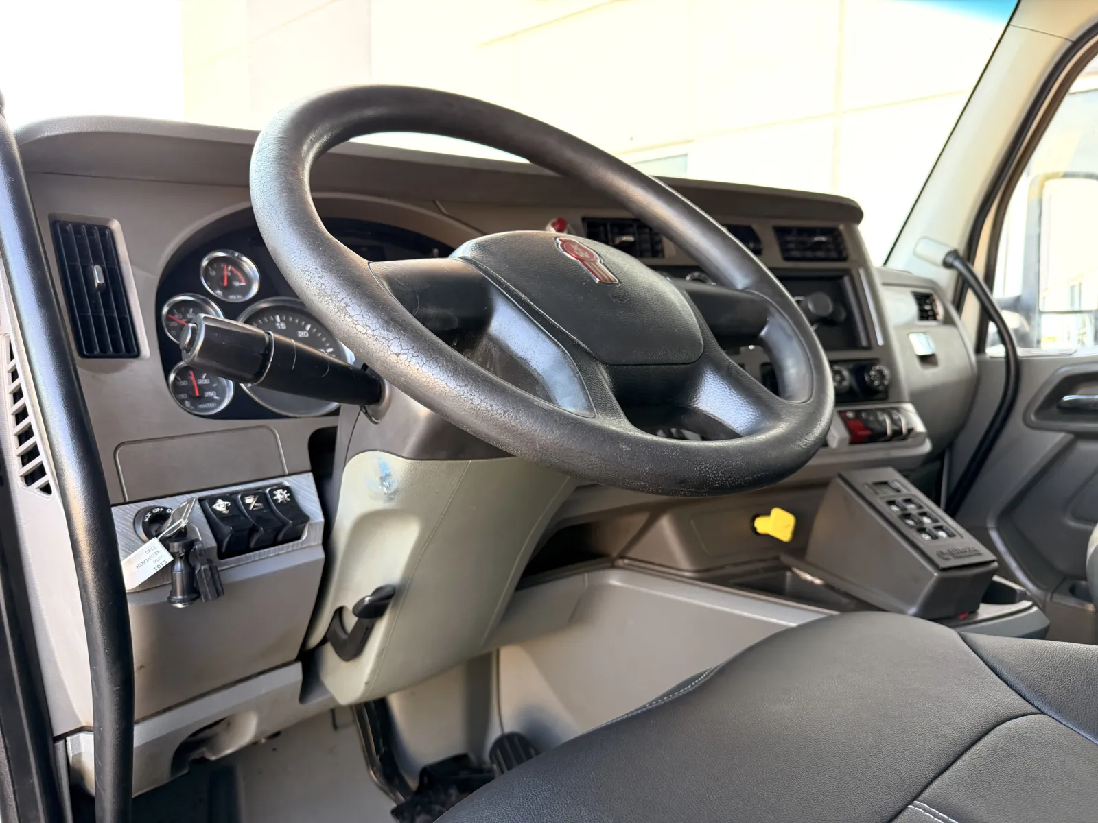 2016 Kenworth T880 - image 16