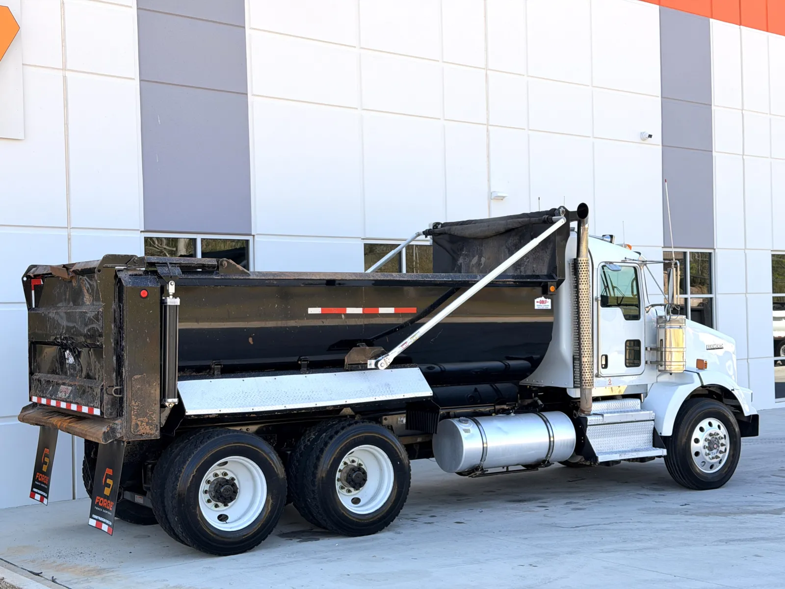 2019 Kenworth T800 - image 6