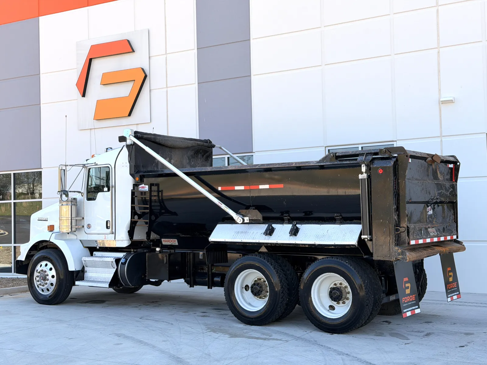 2019 Kenworth T800 - image 7