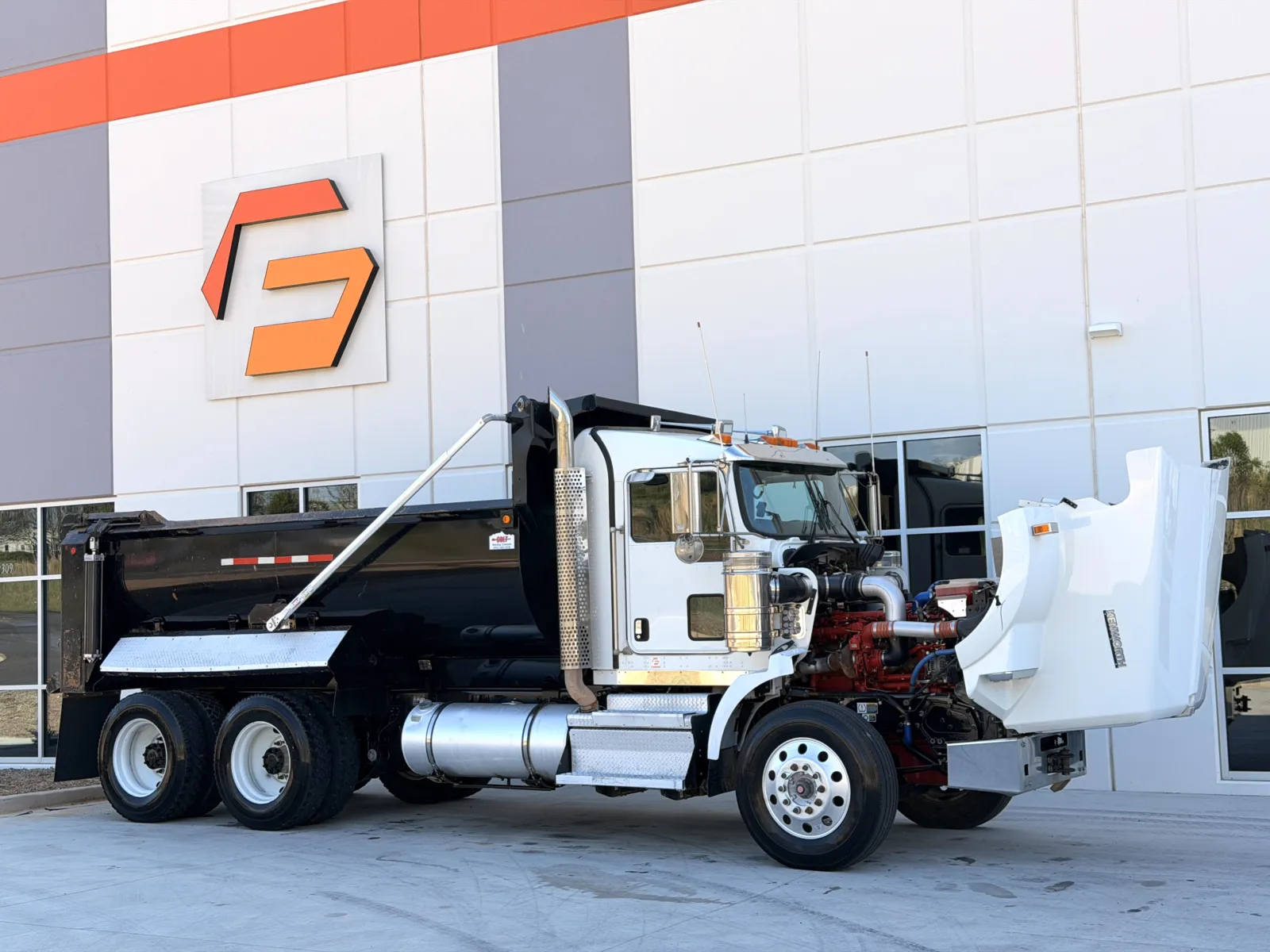 2019 Kenworth T800 - image 10