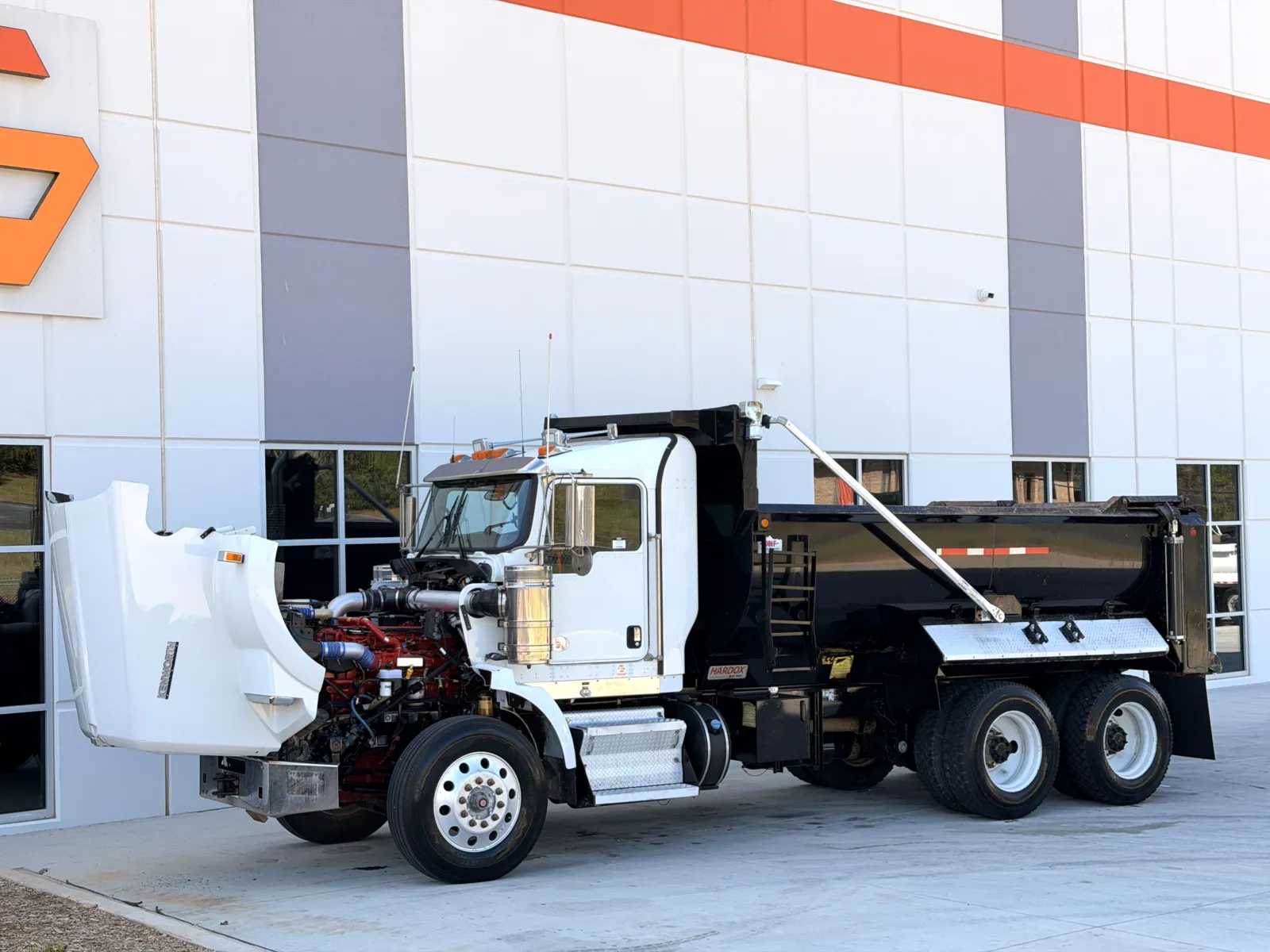 2019 Kenworth T800 - image 11