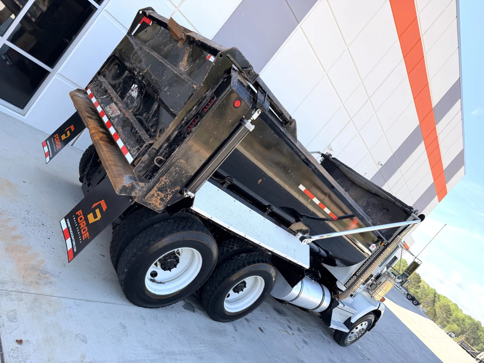 2019 Kenworth T800 - image 12