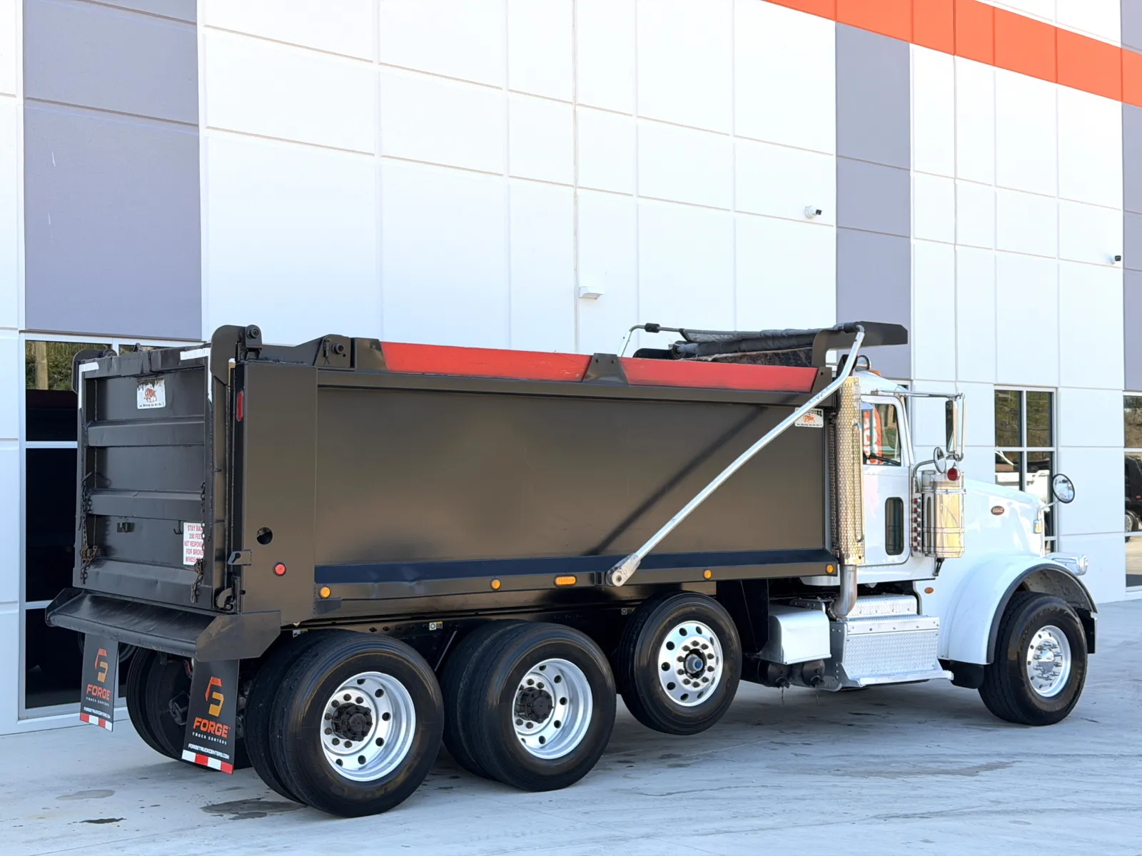 2016 Peterbilt - image 6