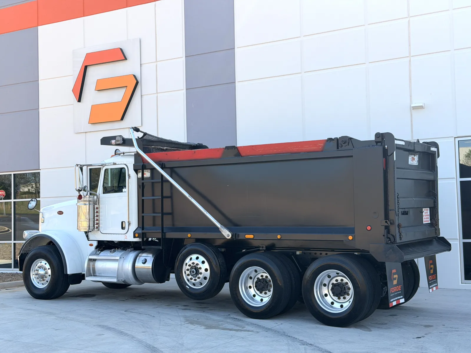 2016 Peterbilt - image 7