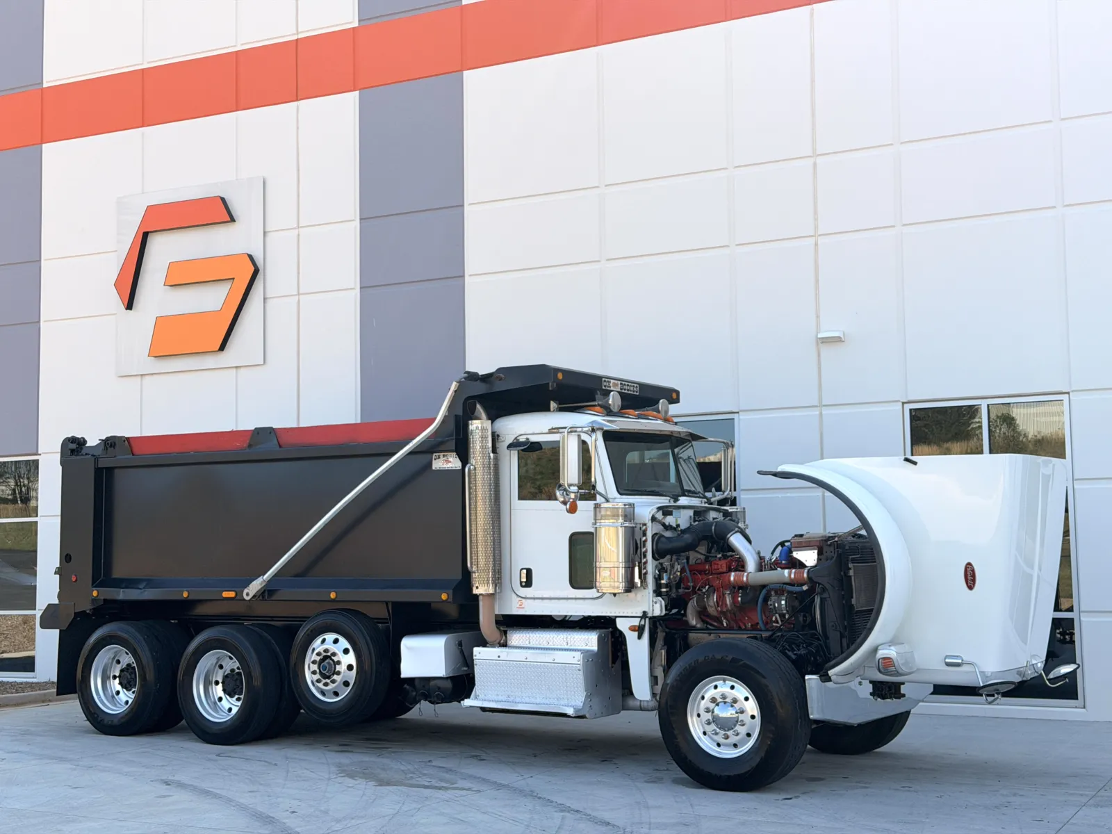 2016 Peterbilt - image 10