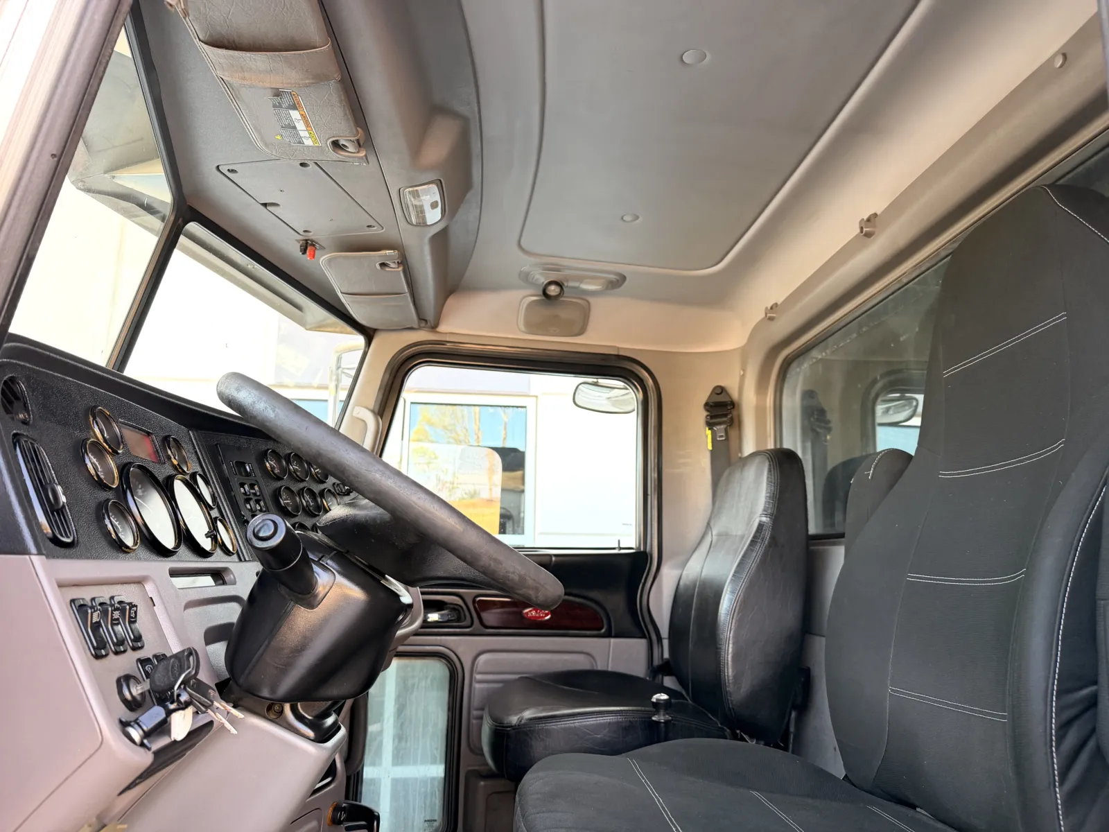 2016 Peterbilt - image 15