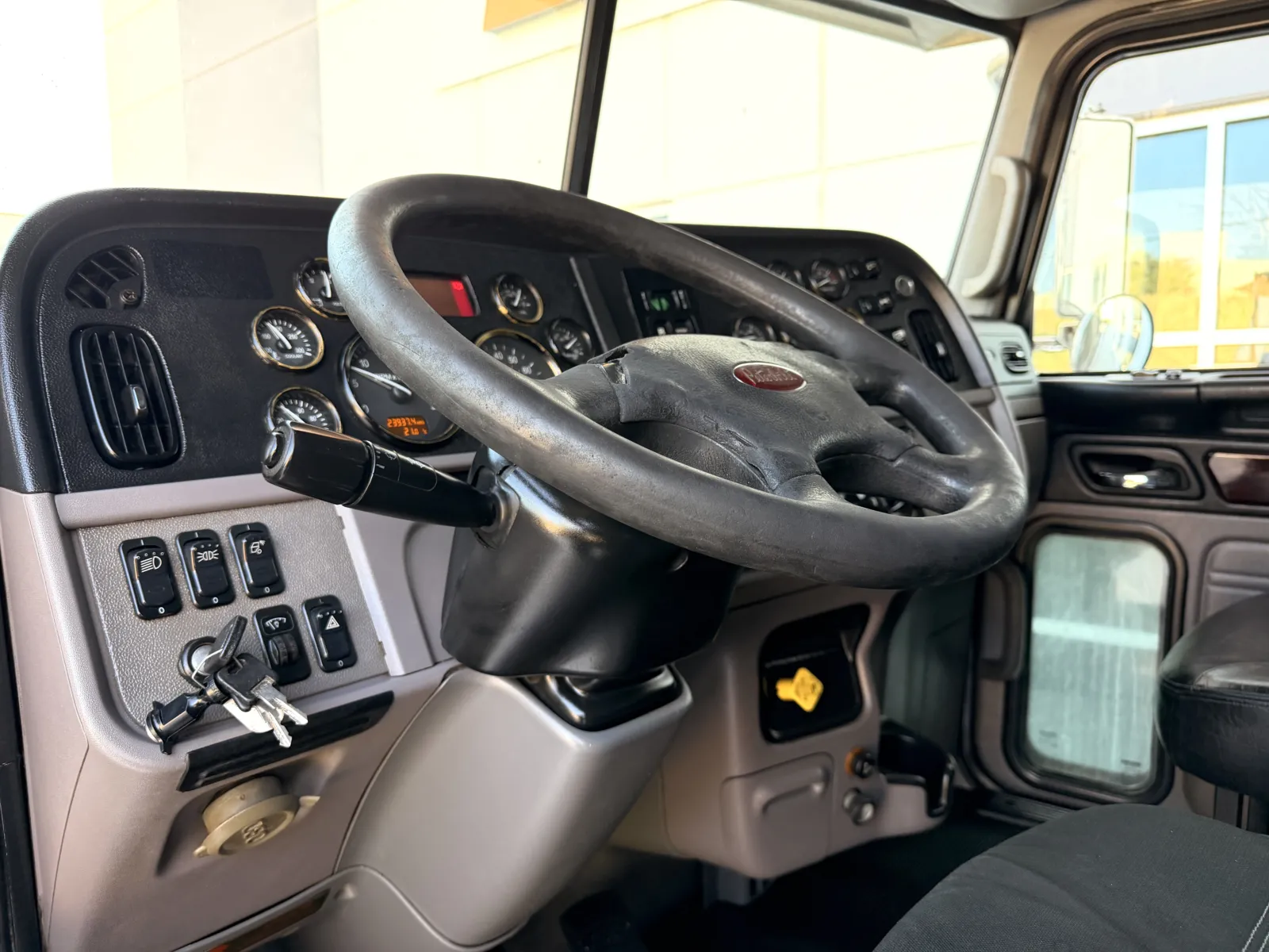 2016 Peterbilt - image 16