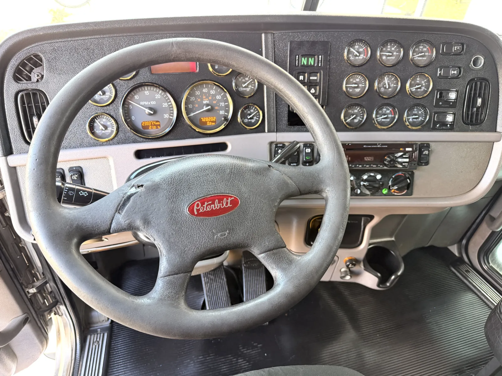 2016 Peterbilt - image 17