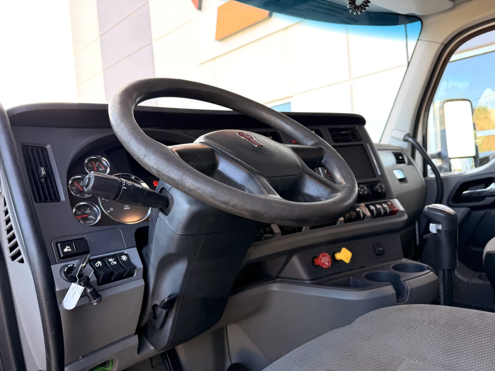 2020 Kenworth T880 - image 16