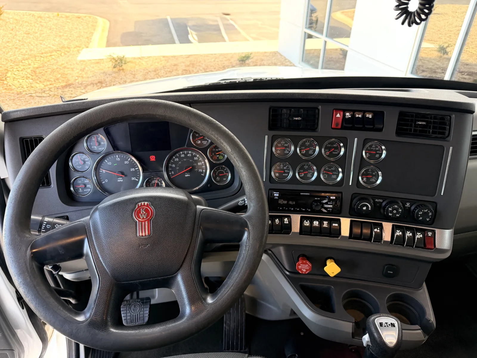 2020 Kenworth T880 - image 17