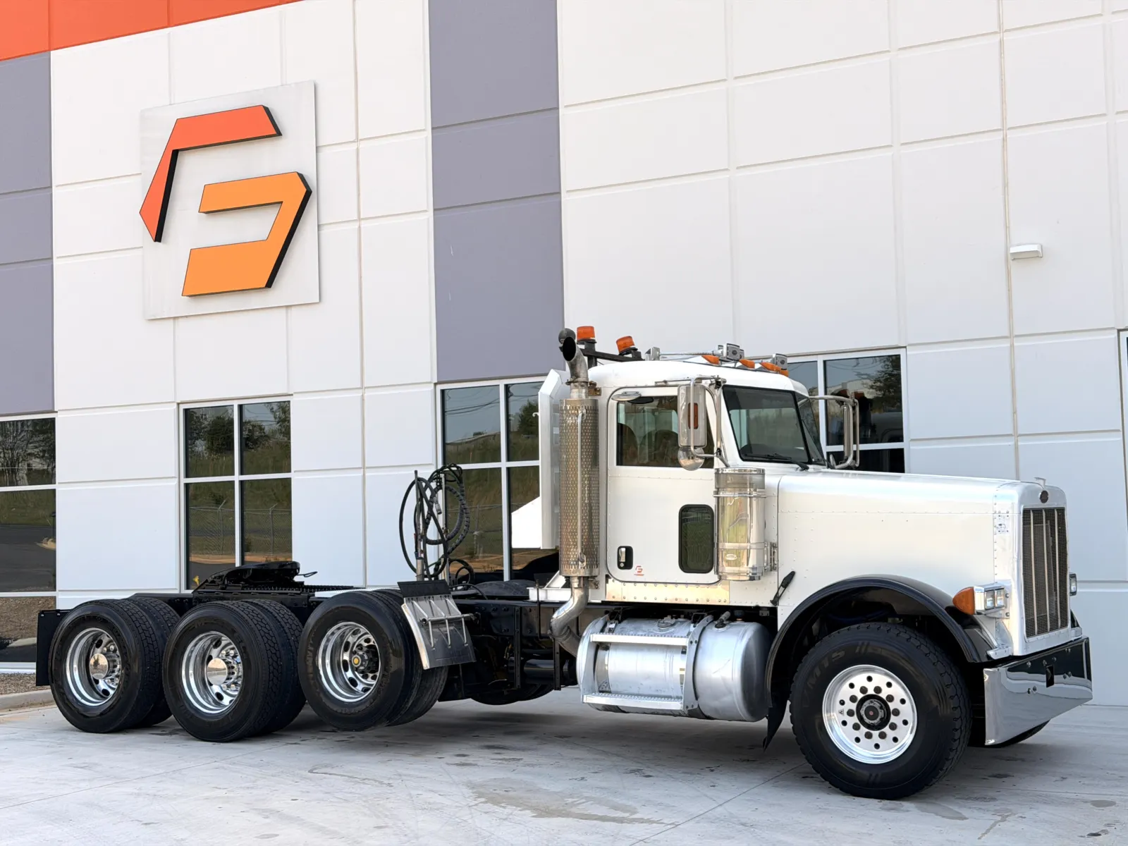 2006 Peterbilt - image 1