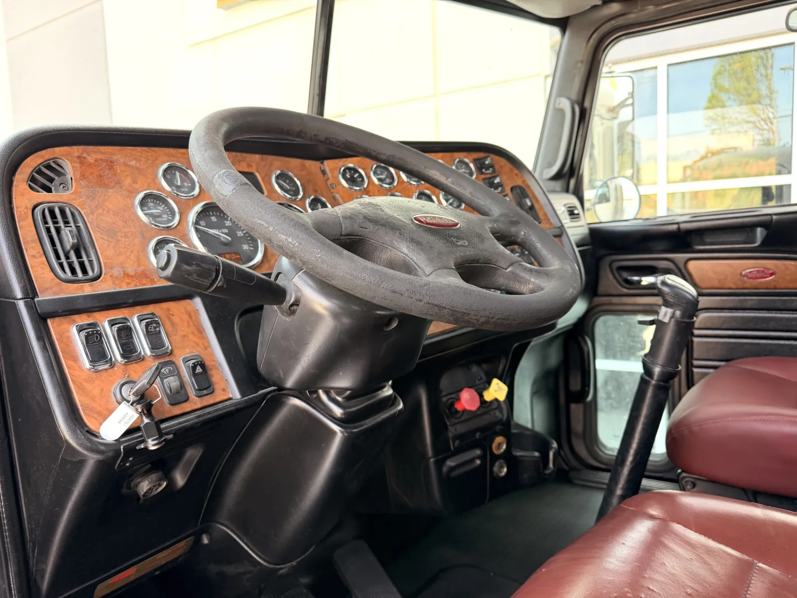 2006 Peterbilt - image 15