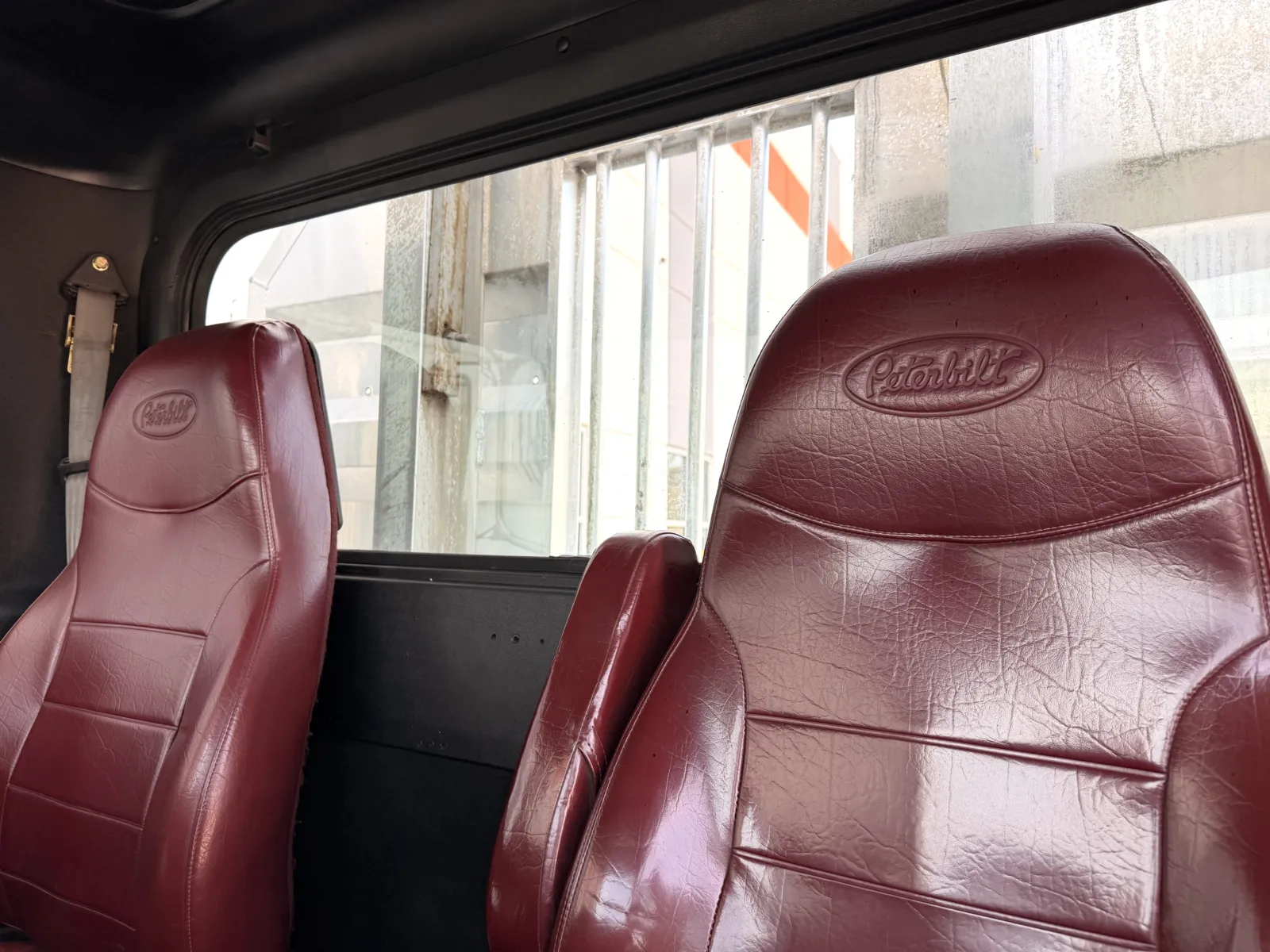 2006 Peterbilt - image 20