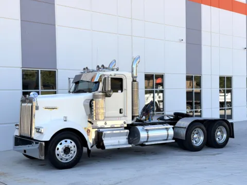 Photos of 2005 KENWORTH W900 for sale in Greer, SC at Forge Truck Centers - South Carolina