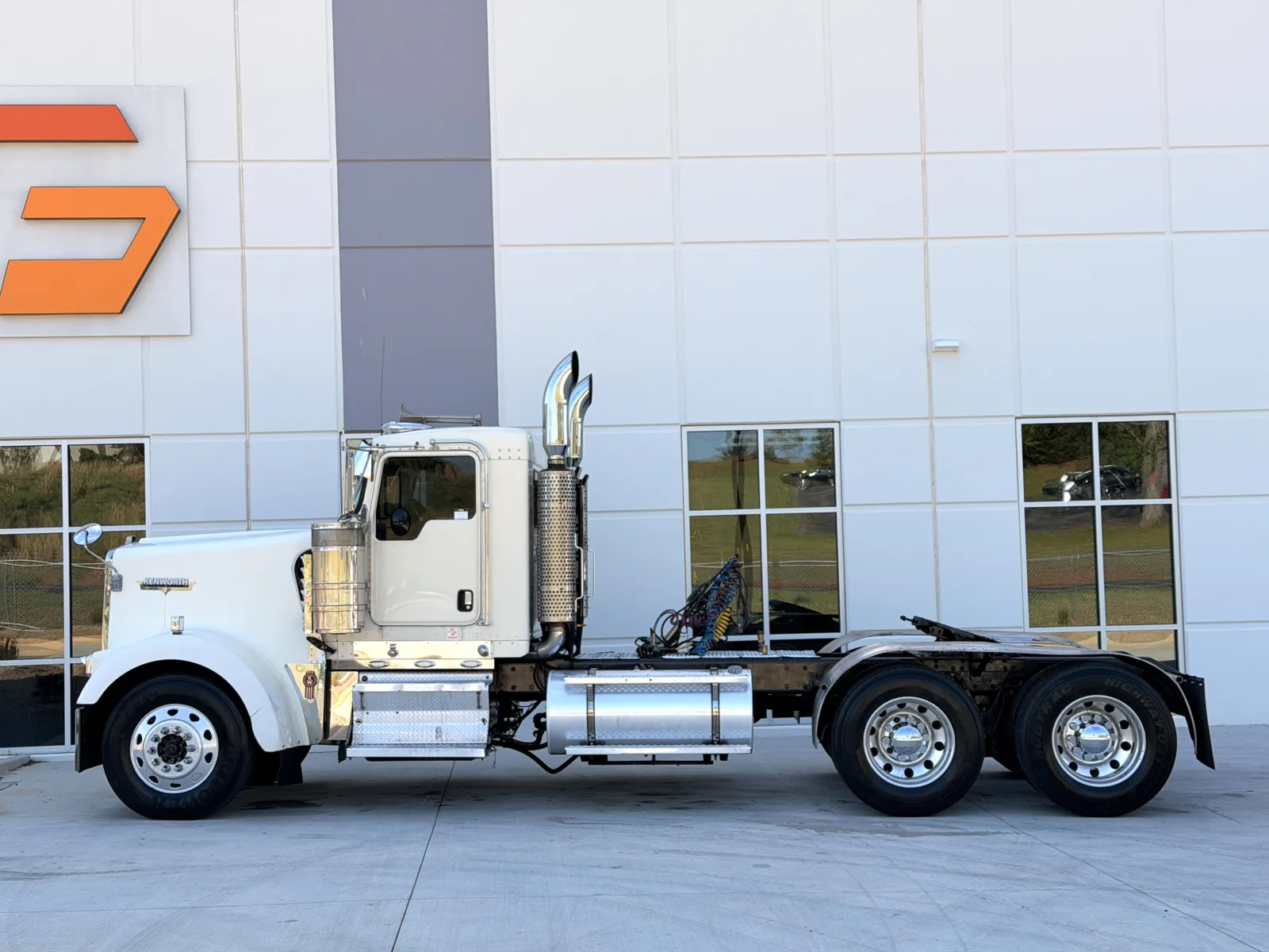 2005 Kenworth W900 - image 4