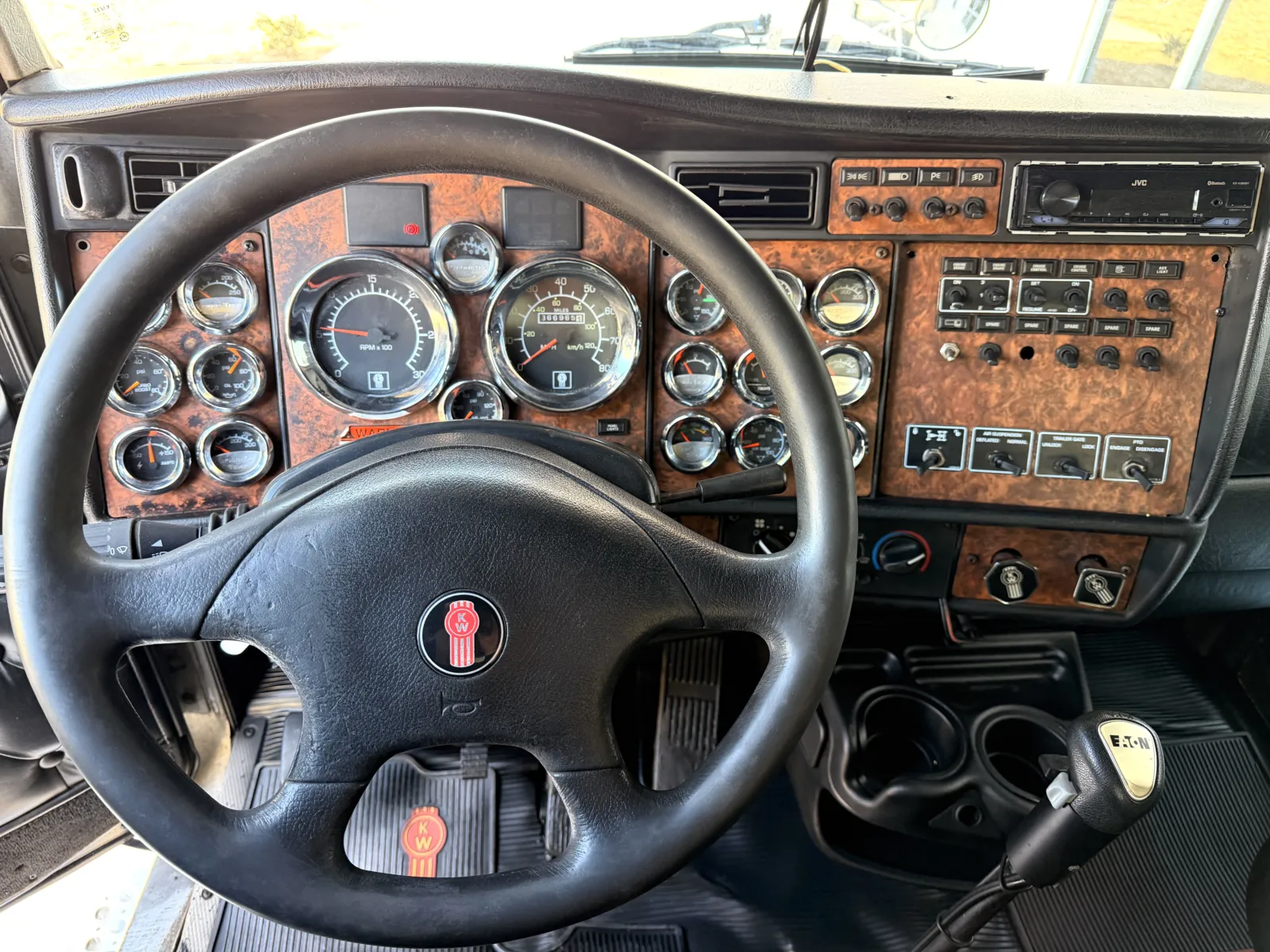 2005 Kenworth W900 - image 16