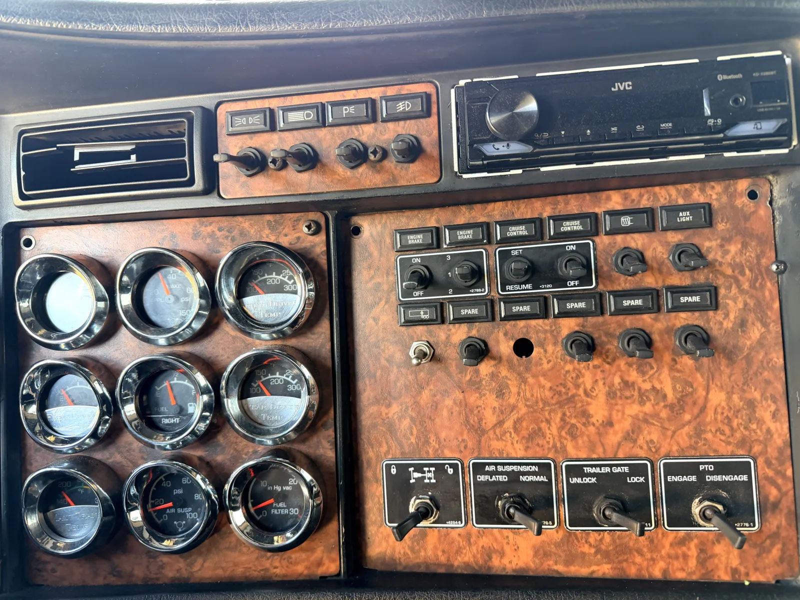 2005 Kenworth W900 - image 18