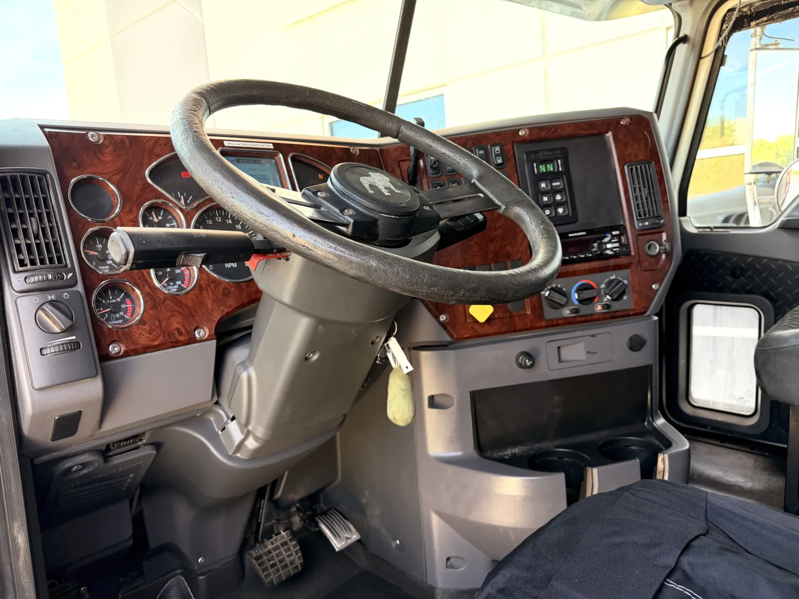 2017 Mack - image 16