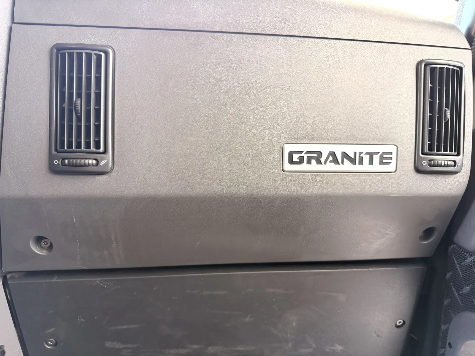 2017 Mack - image 20