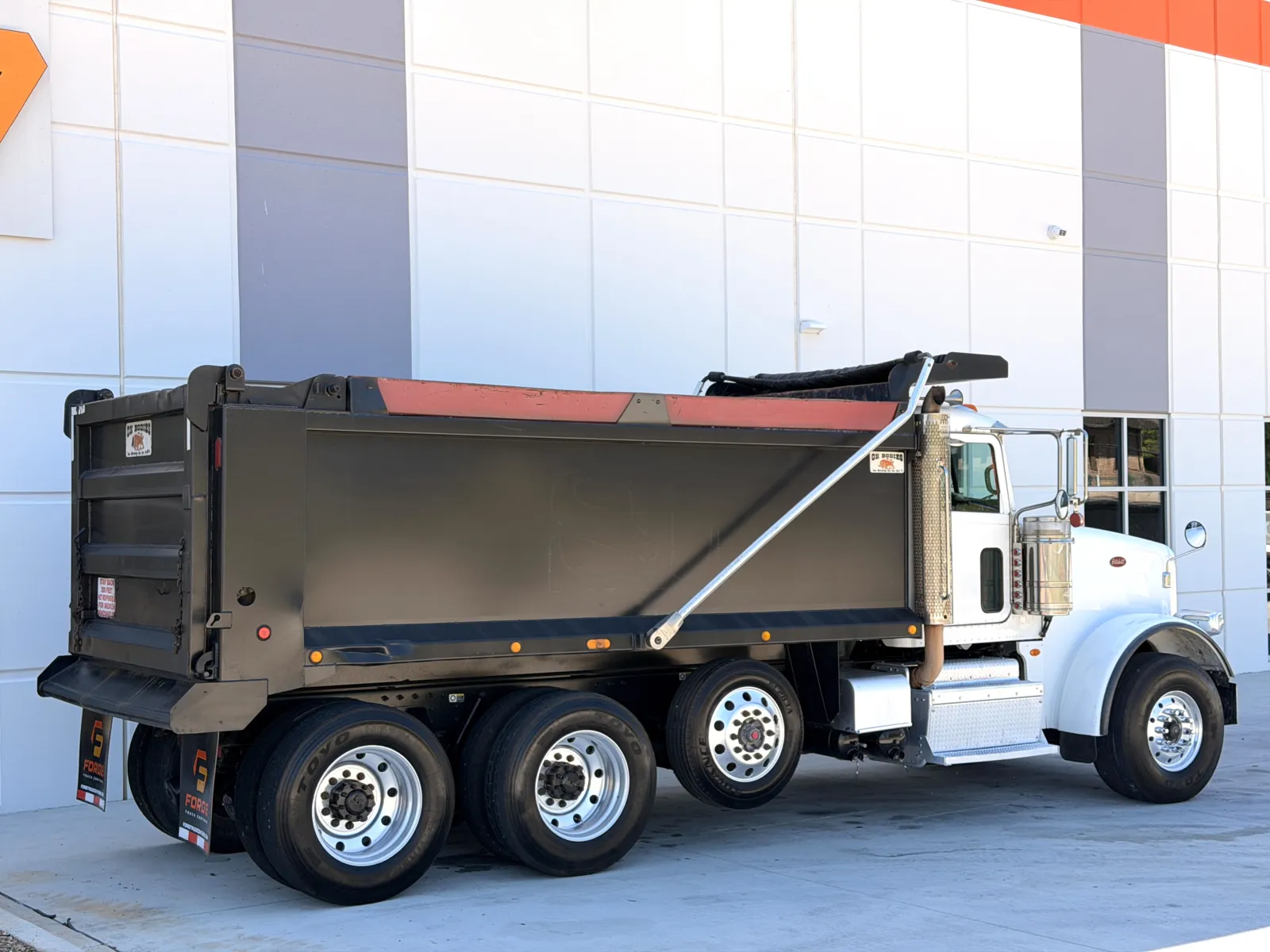 2016 Peterbilt - image 6