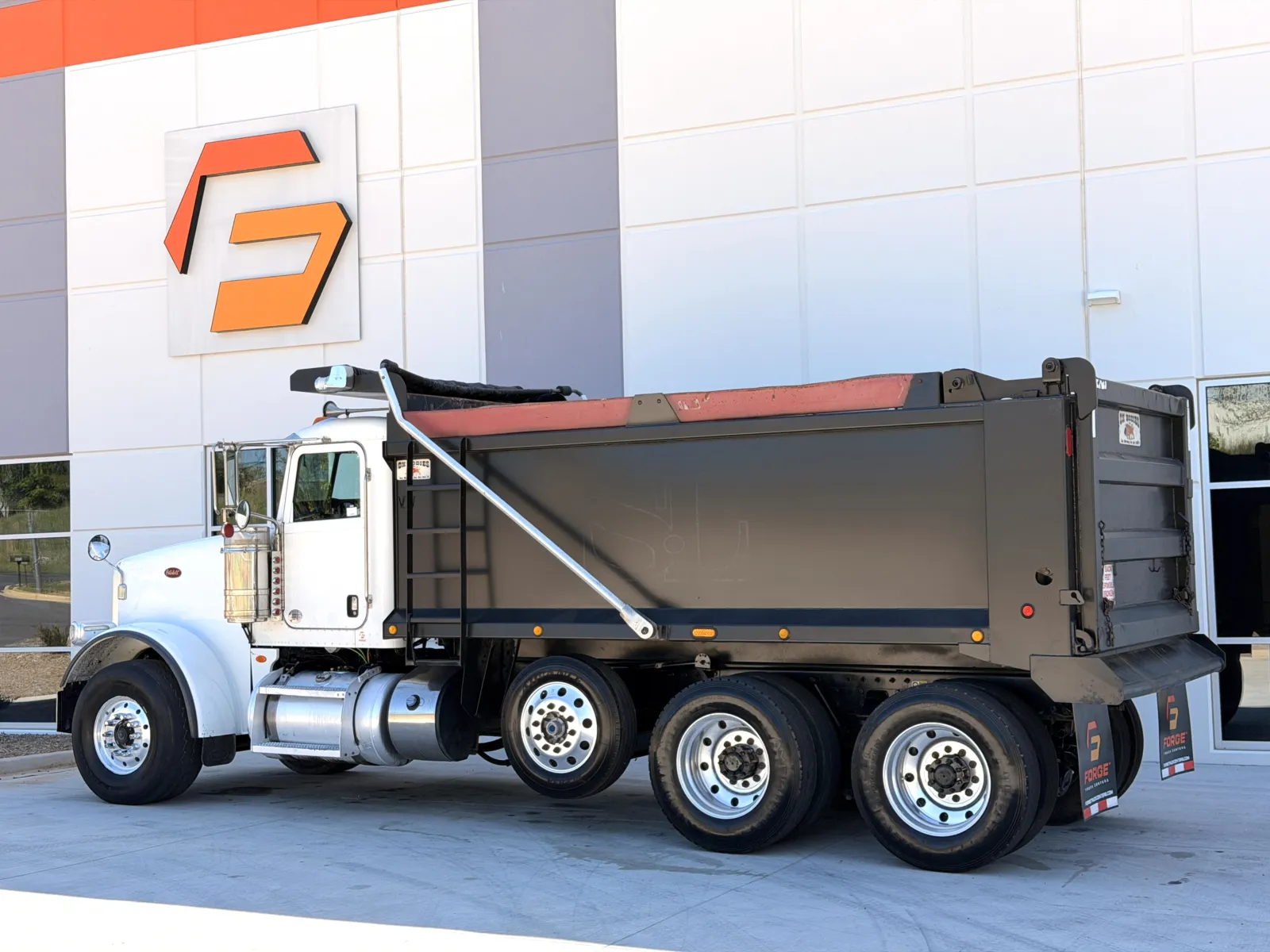 2016 Peterbilt - image 7