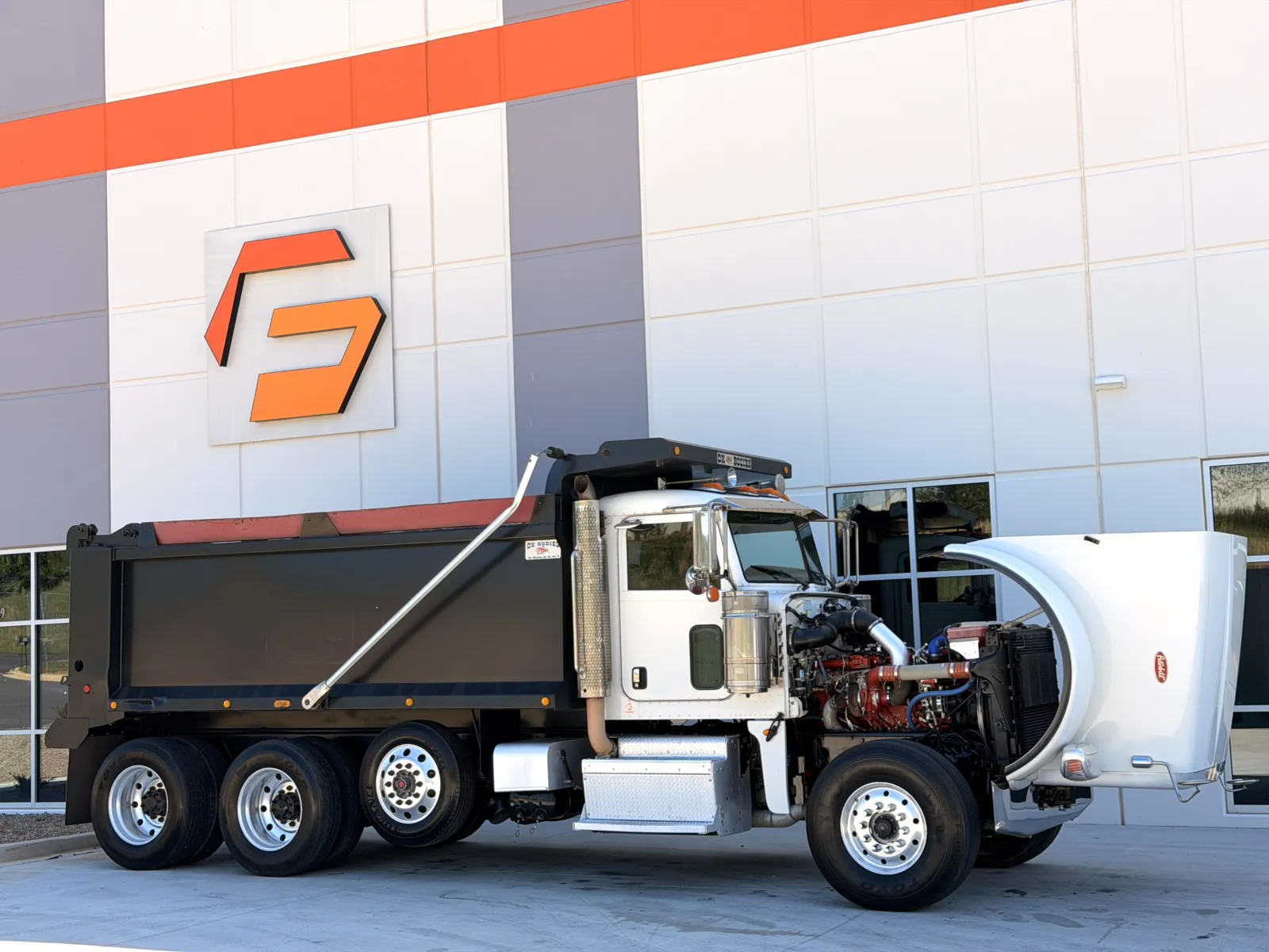 2016 Peterbilt - image 10