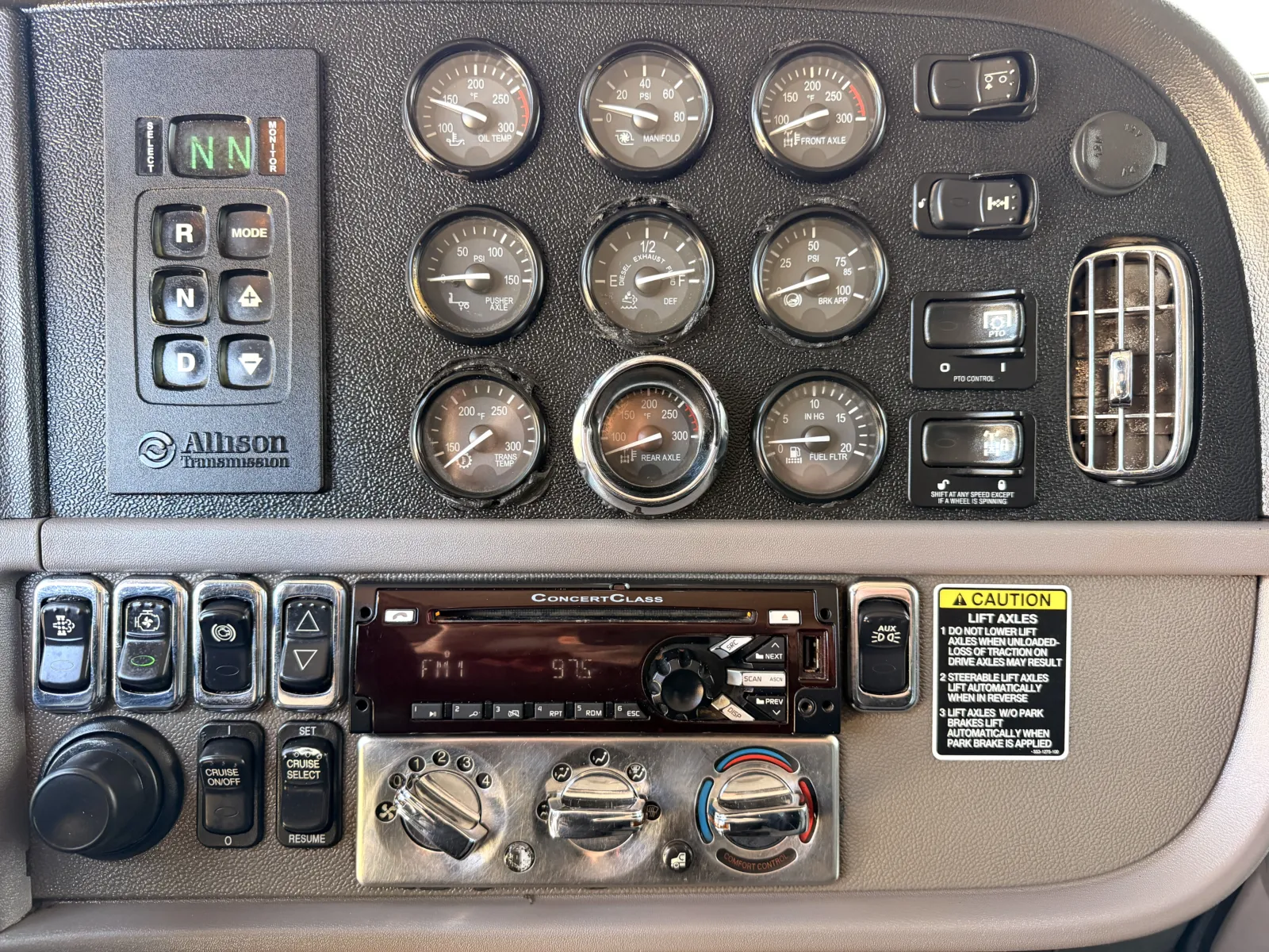 2016 Peterbilt - image 19